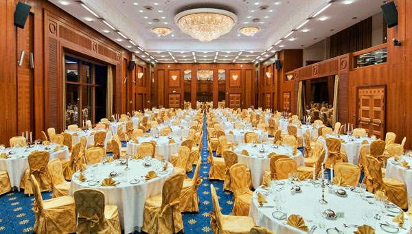 定制婚礼、户外草坪婚礼的最佳选择 昆明世纪王朝大酒店